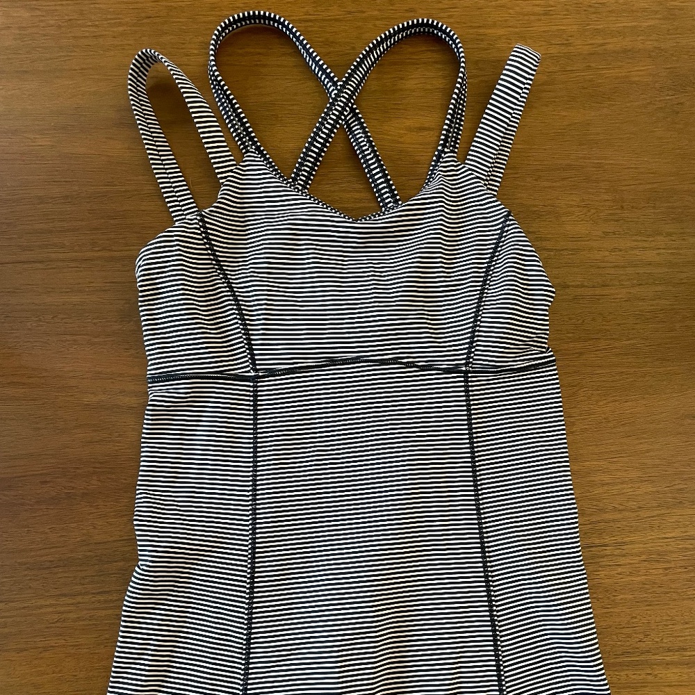 Crossback Stripped Athletic Shirt w/ built in Bra Lululemon